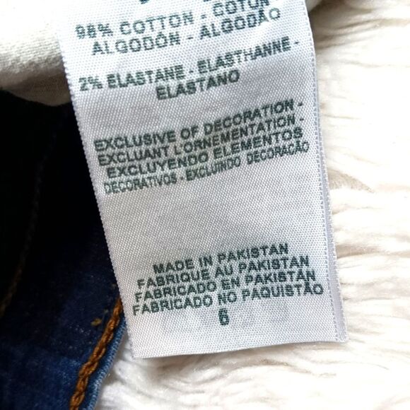 Levi's 512 Prefectly Slimming Stretch Denim Capri Women's 6. Sequined Pockets... - Picture 4 of 11